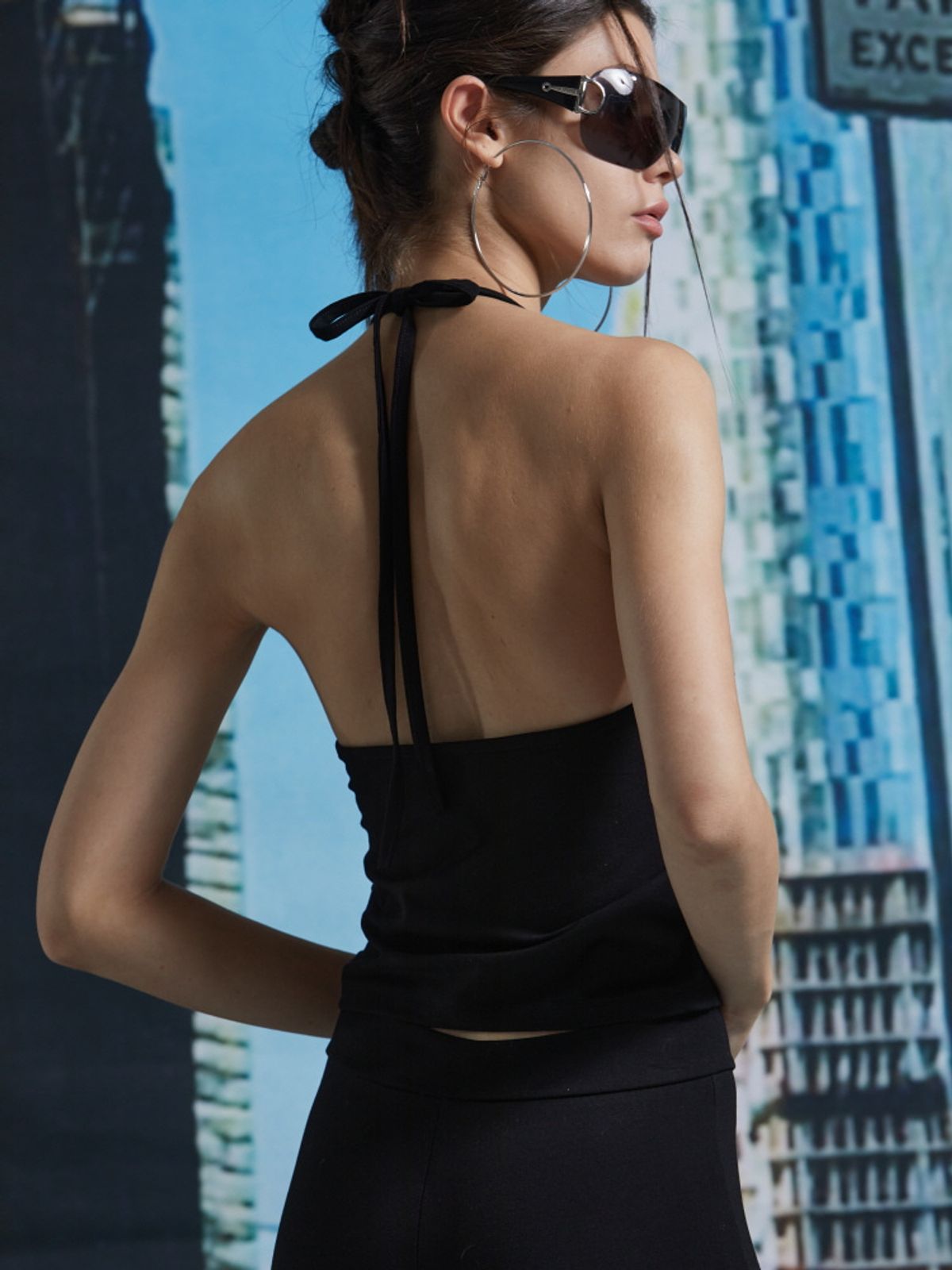 게이트리스(GATELESS) V-NECK HALTER TOP