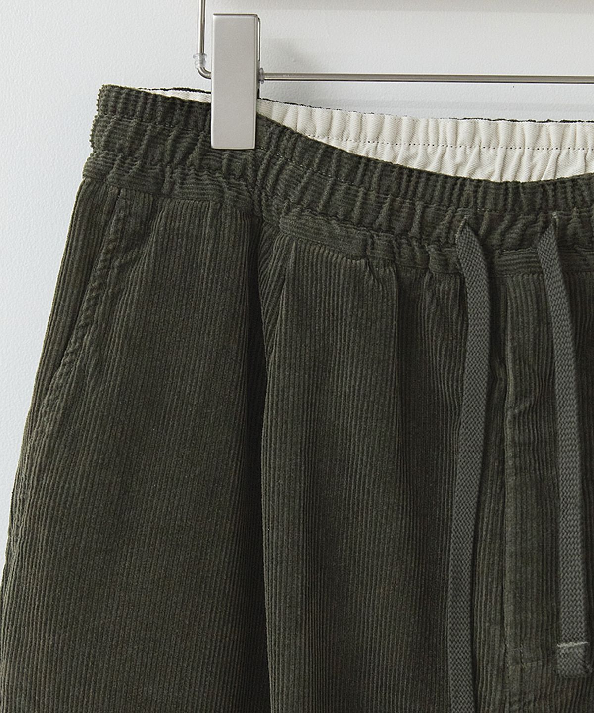 러프사이드(ROUGHSIDE) Dweller Cord Pants Dark Olive