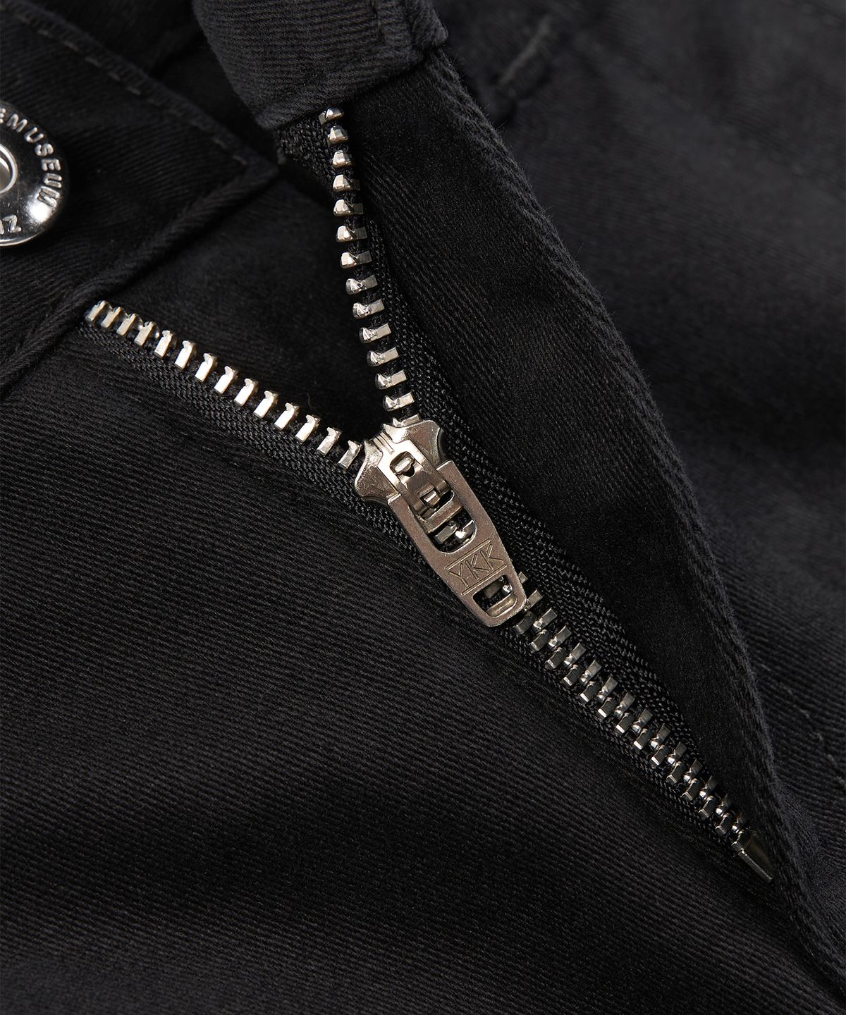지제뮤지엄(ZIZEMUSEUM) SLIT CAPRI COTTON PANTS (BLACK)