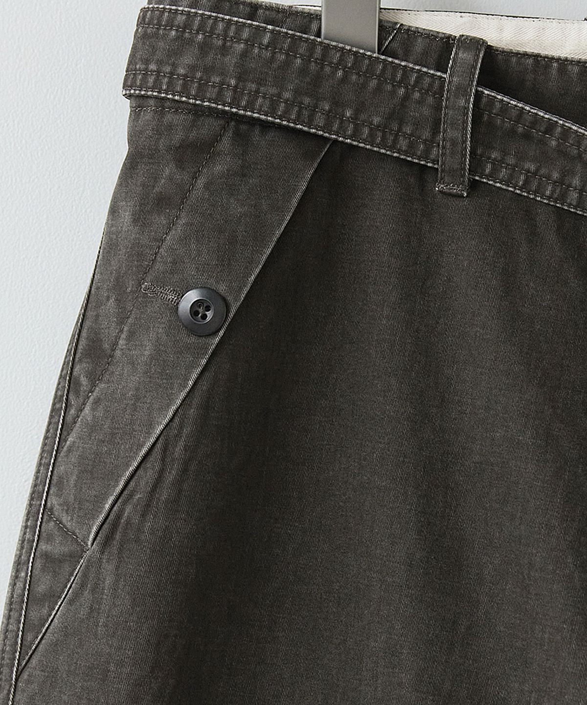 러프사이드(ROUGHSIDE) Downhill Belted Pants Dark Brown
