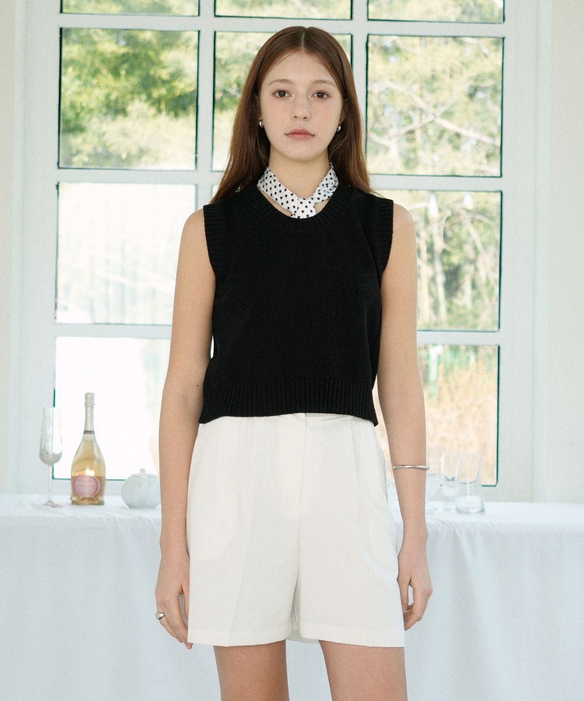 블레티(VLETI) Round Crop Knit Sleeveless  (Black)