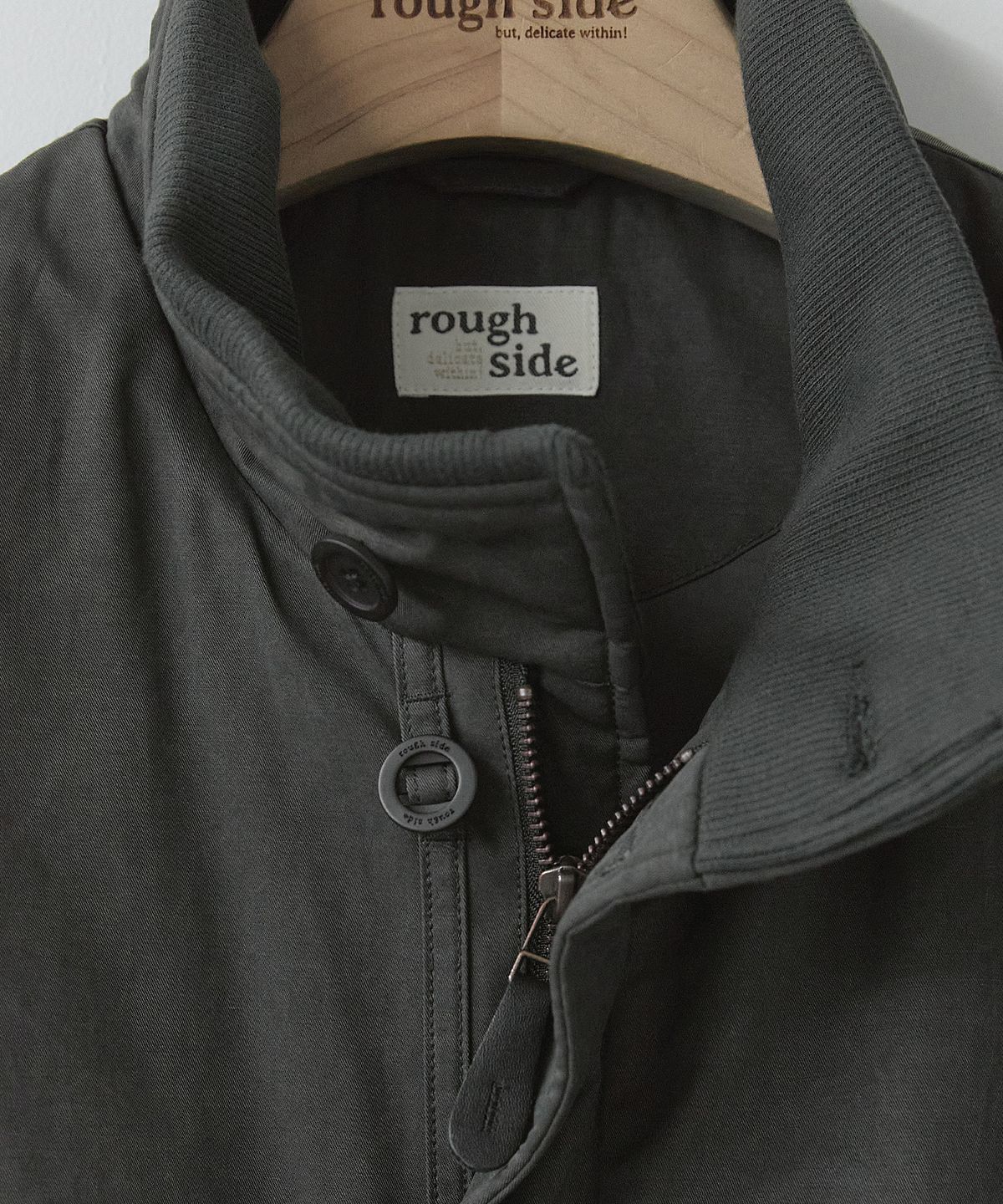 러프사이드(ROUGHSIDE) Thermal Jumper (Insulation) Charcoal
