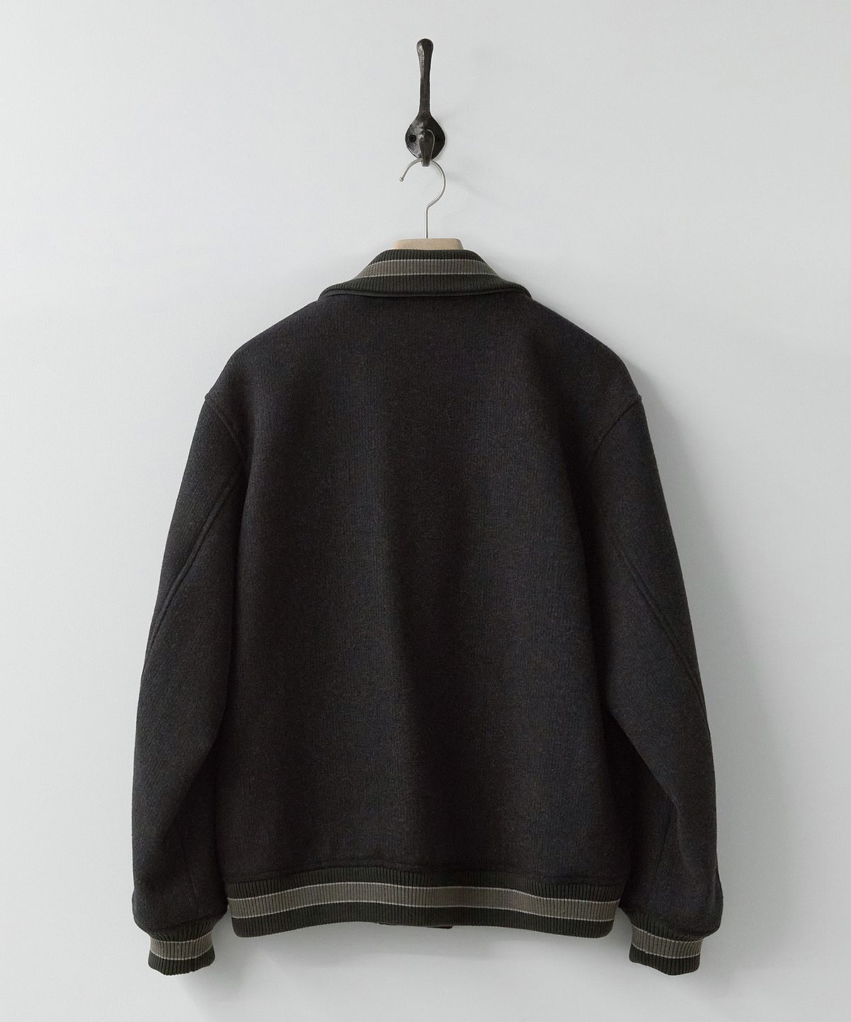 러프사이드(ROUGHSIDE) League Bomber Ash Black