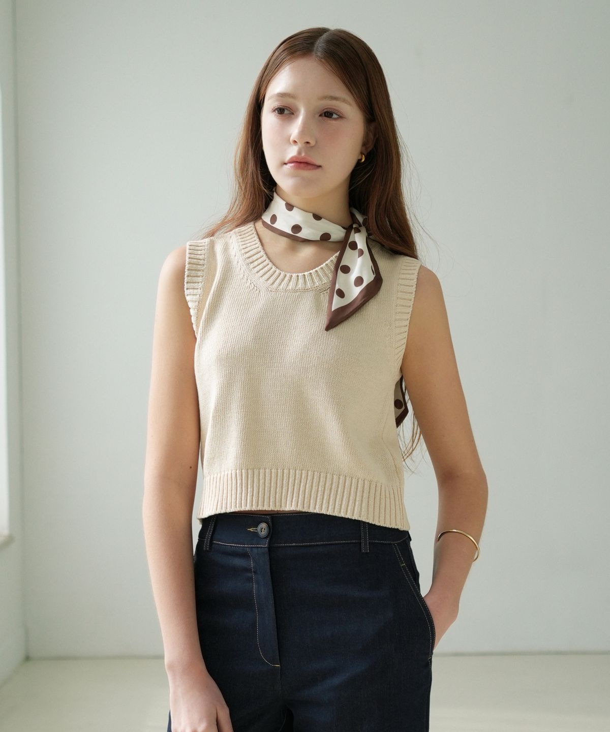 블레티(VLETI) Round Crop Knit Sleeveless (Beige)