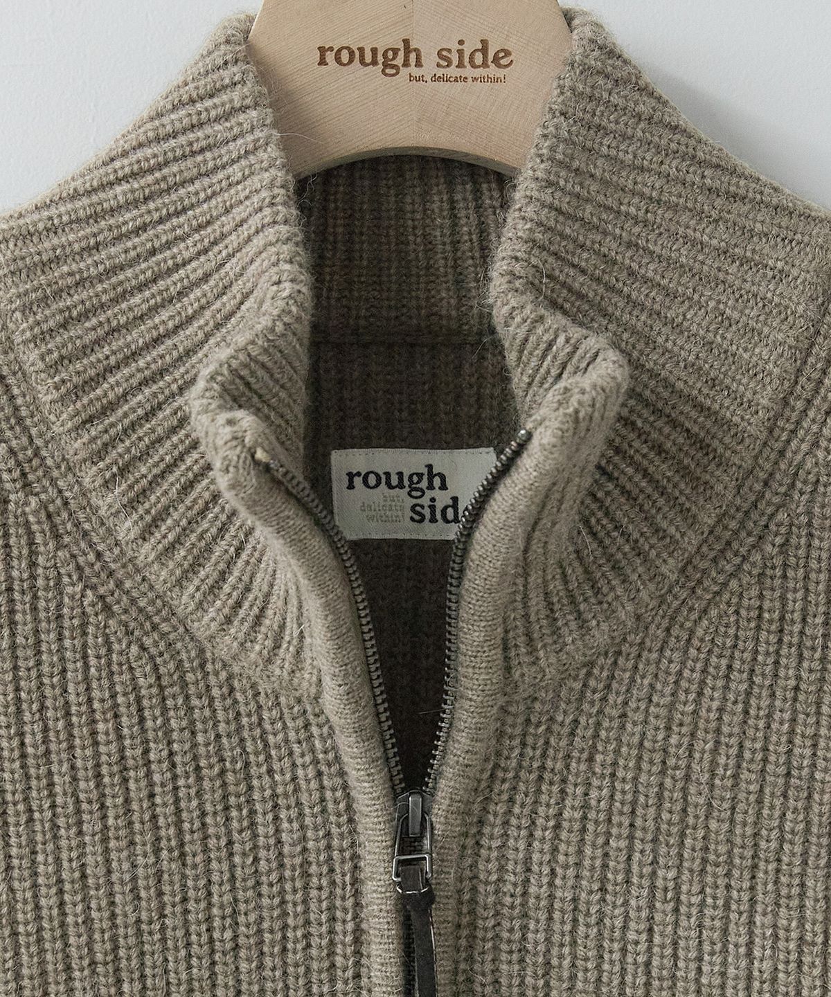 러프사이드(ROUGHSIDE) Highneck Knit Bomber Humus