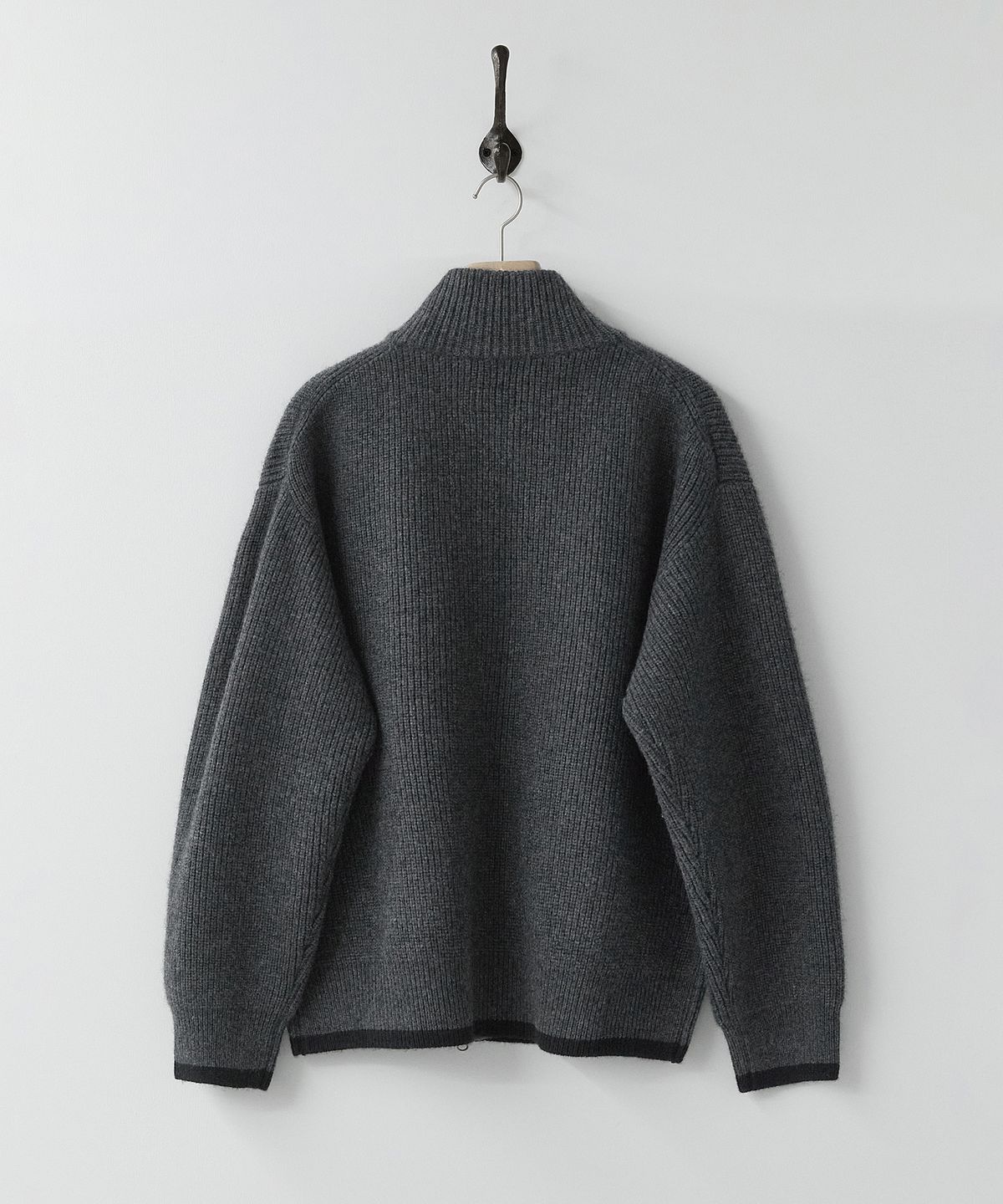 러프사이드(ROUGHSIDE) Highneck Knit Bomber Charcoal