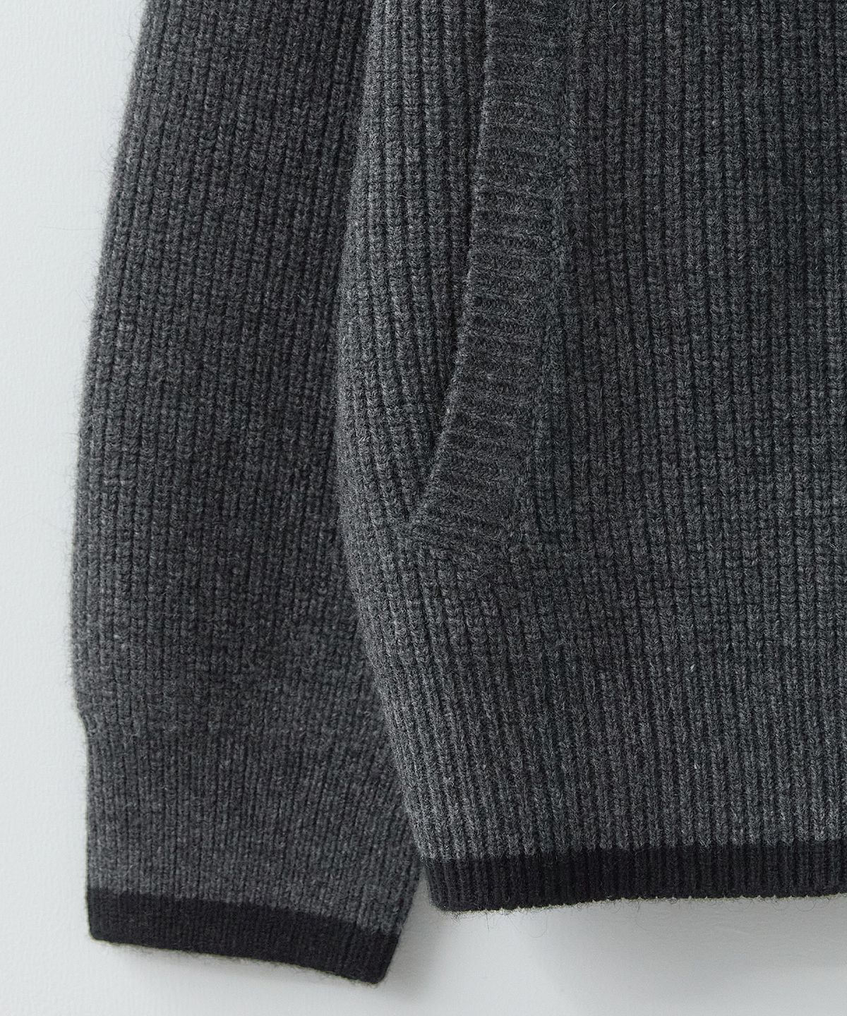 러프사이드(ROUGHSIDE) Highneck Knit Bomber Charcoal