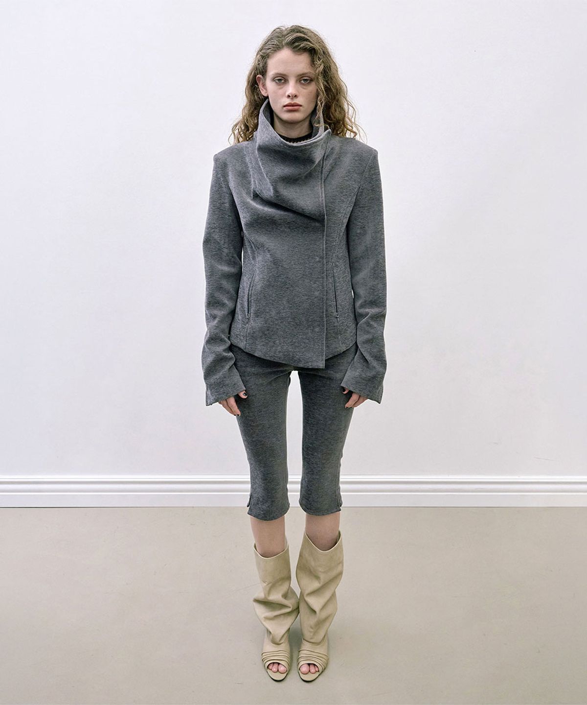 스컬프터(SCULPTOR) Corduroy Capri Pants Charcoal