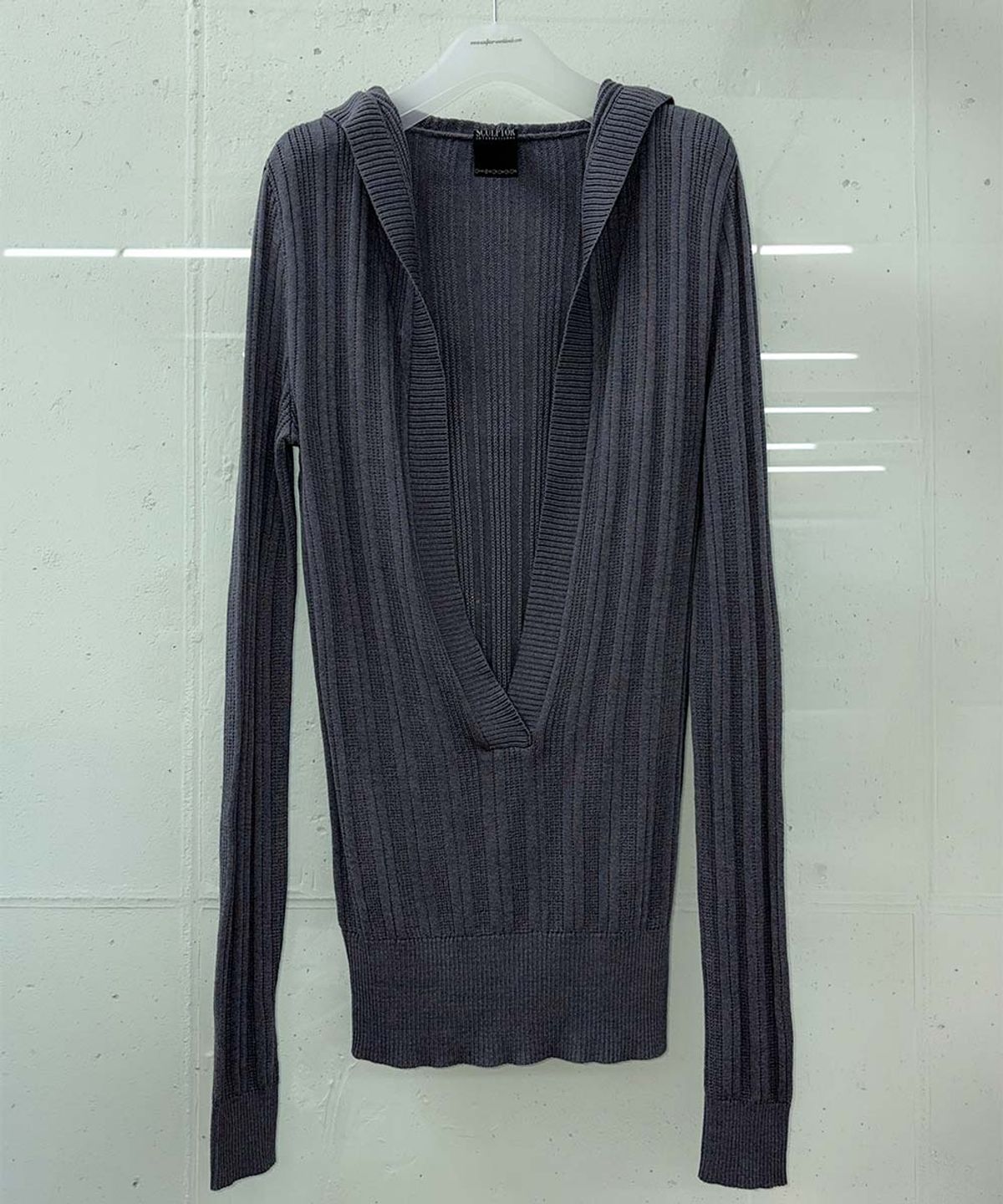 스컬프터(SCULPTOR) Deep V Cut Hooded Sweater Heather Charcoal