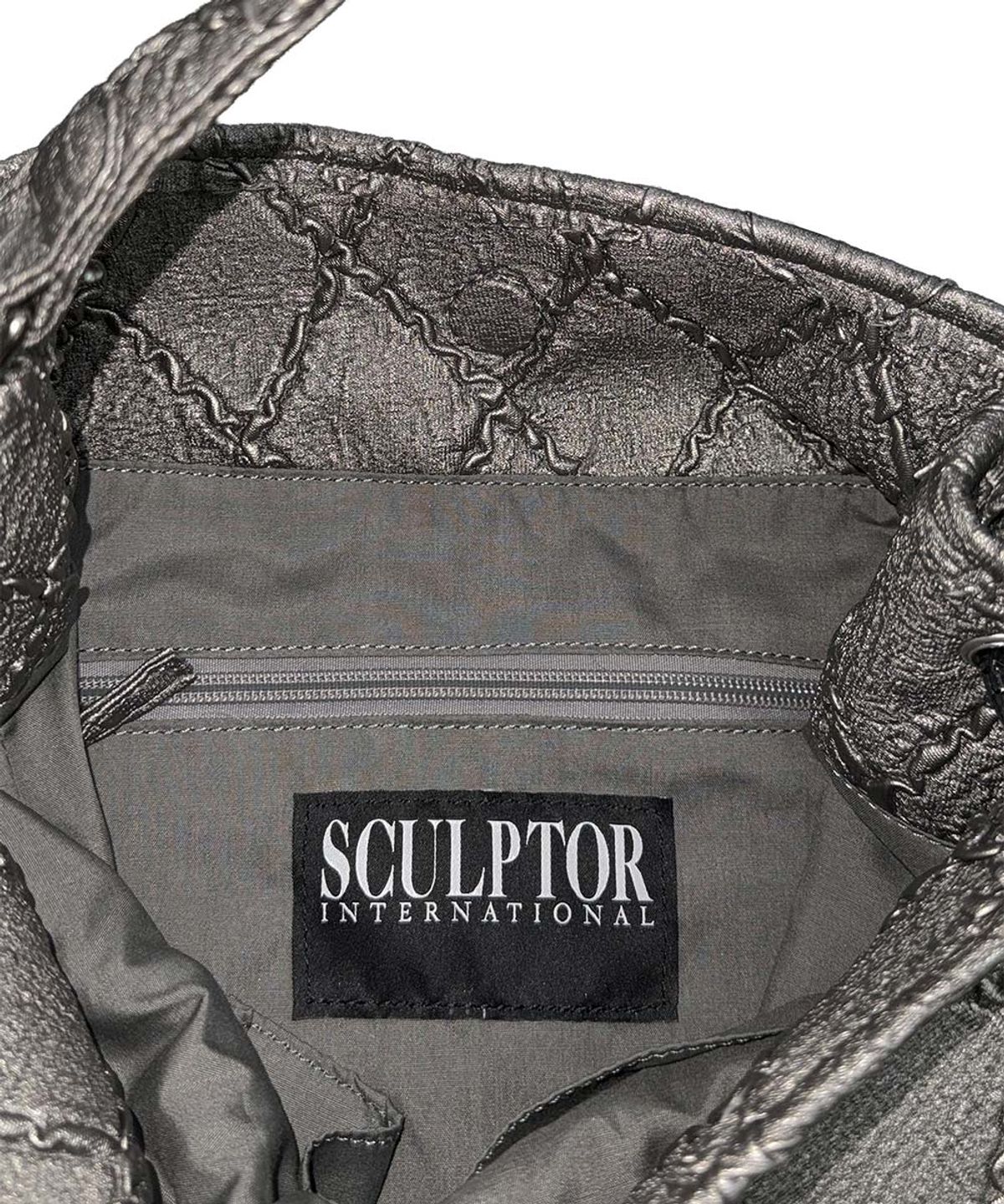 스컬프터(SCULPTOR) Quilted Slouch Bag Gun Metal