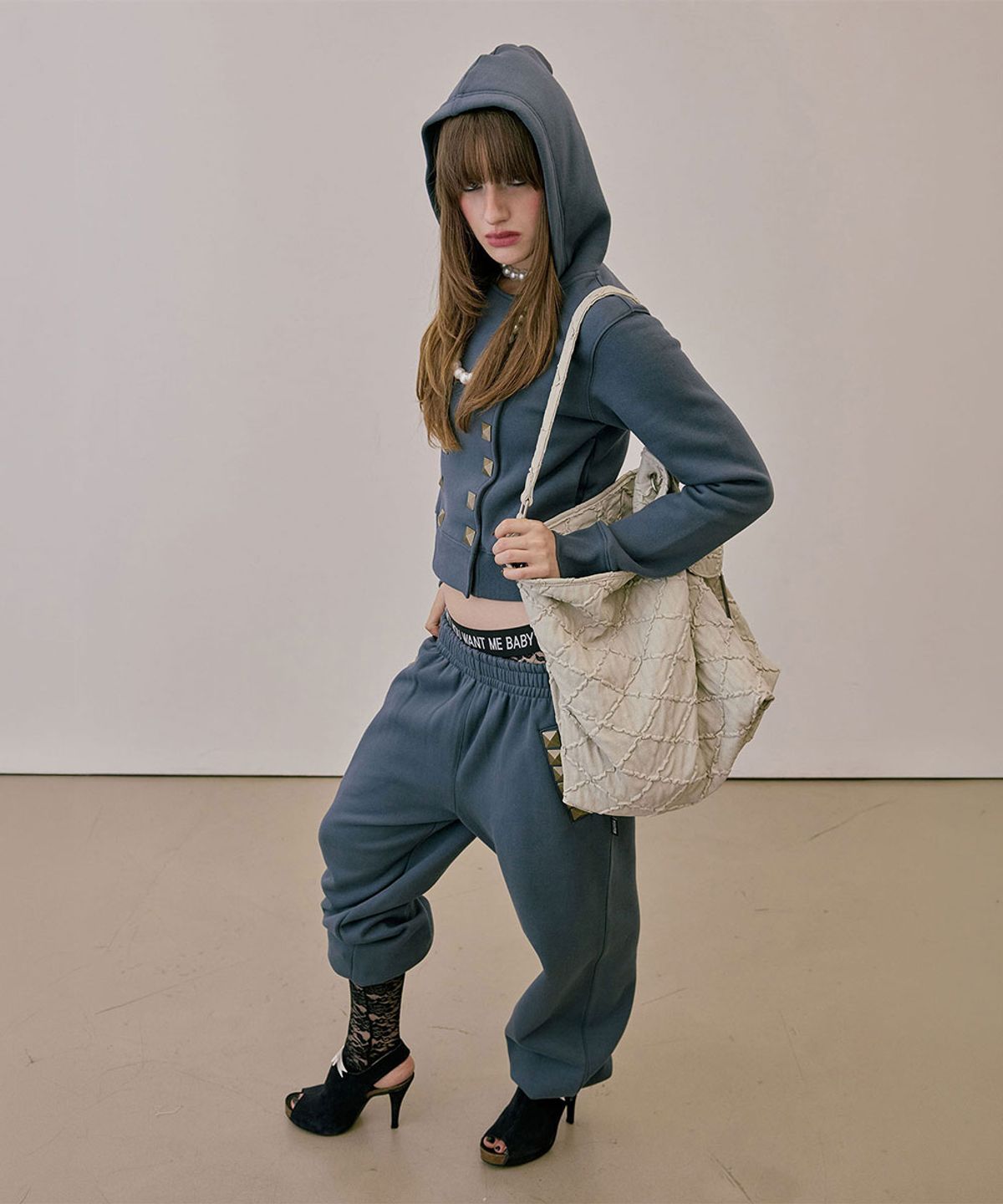 스컬프터(SCULPTOR) Quilted Slouch Bag Stone