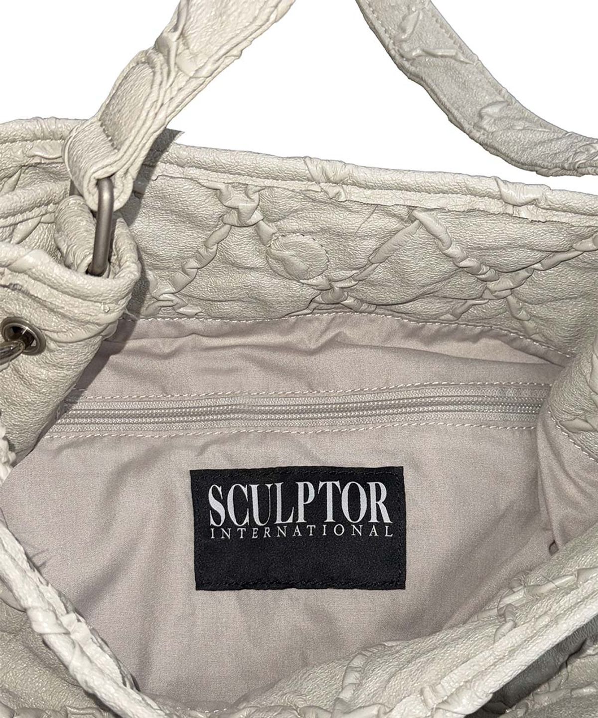 스컬프터(SCULPTOR) Quilted Slouch Bag Stone