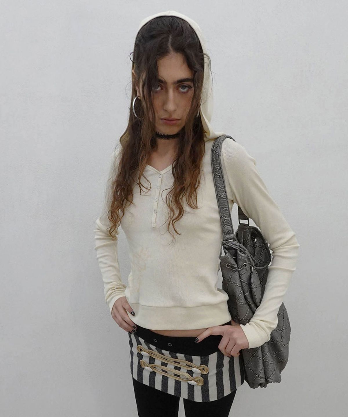 스컬프터(SCULPTOR) Crest Henley Hoodie Cream