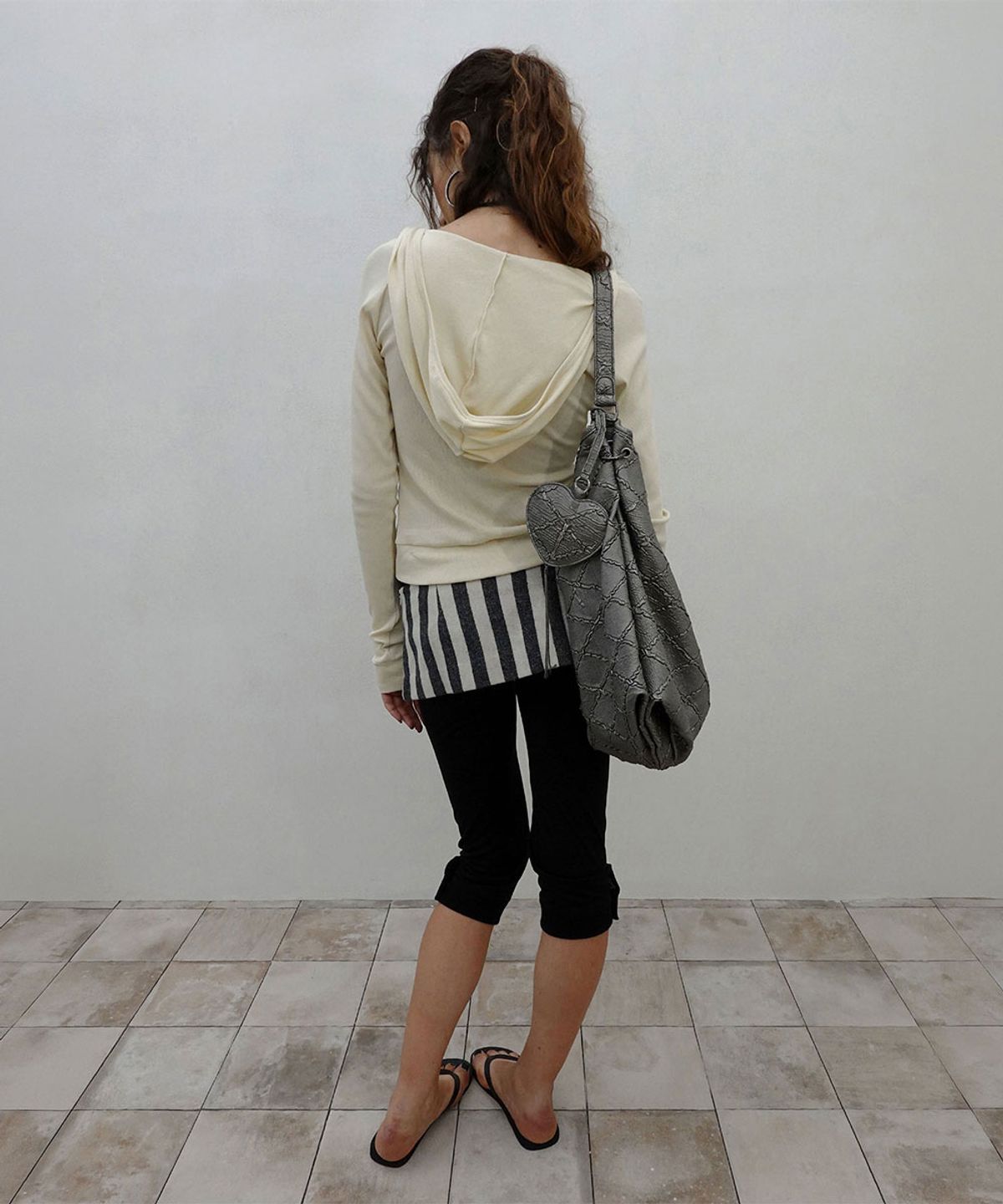 스컬프터(SCULPTOR) Crest Henley Hoodie Cream
