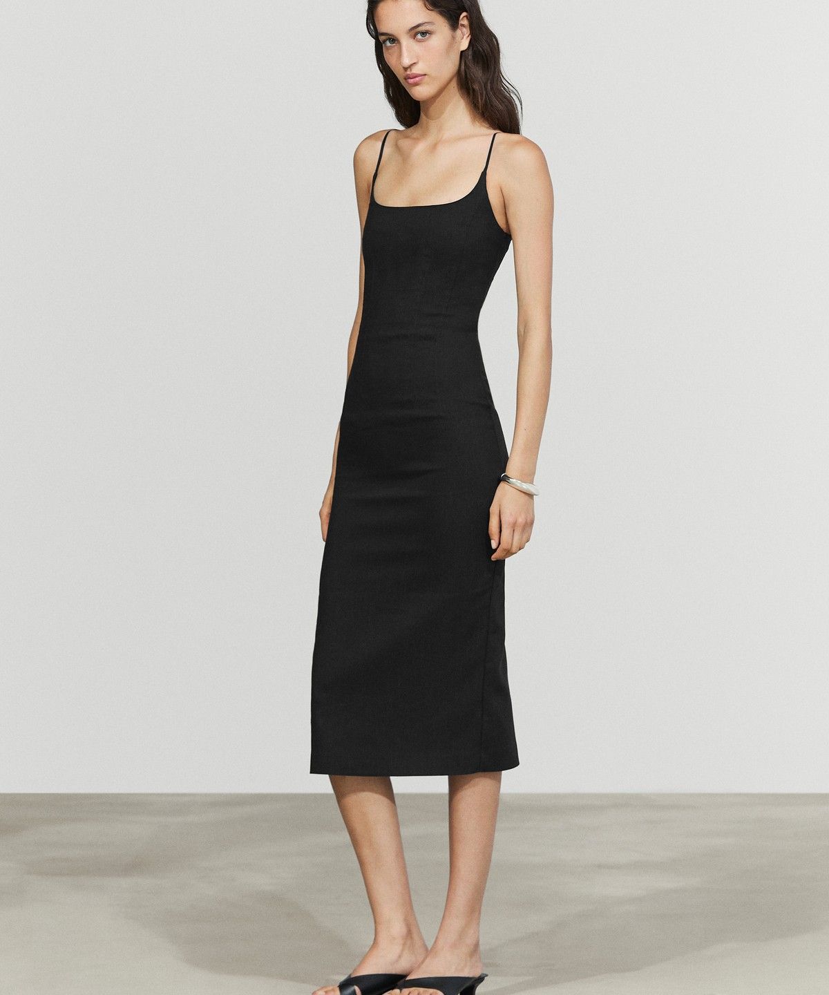 마시모두띠(MASSIMO DUTTI) 린넨 혼방 스트랩 미디 원피스