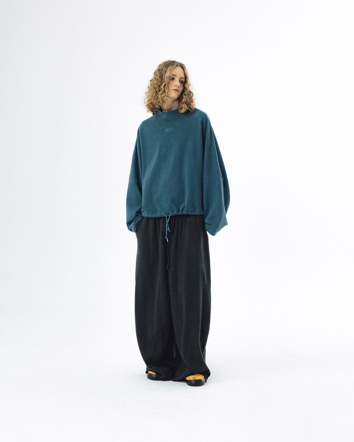 앵글런(ANGLAN) Pigment High-Neck Sweat Shirt - Washed Navy