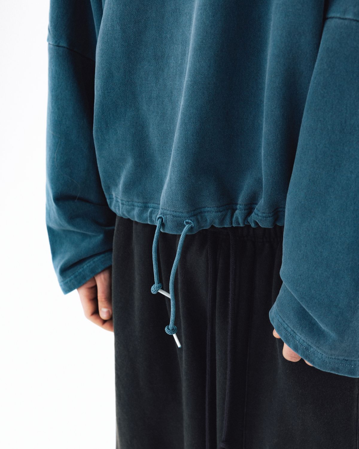 앵글런(ANGLAN) Pigment High-Neck Sweat Shirt - Washed Navy
