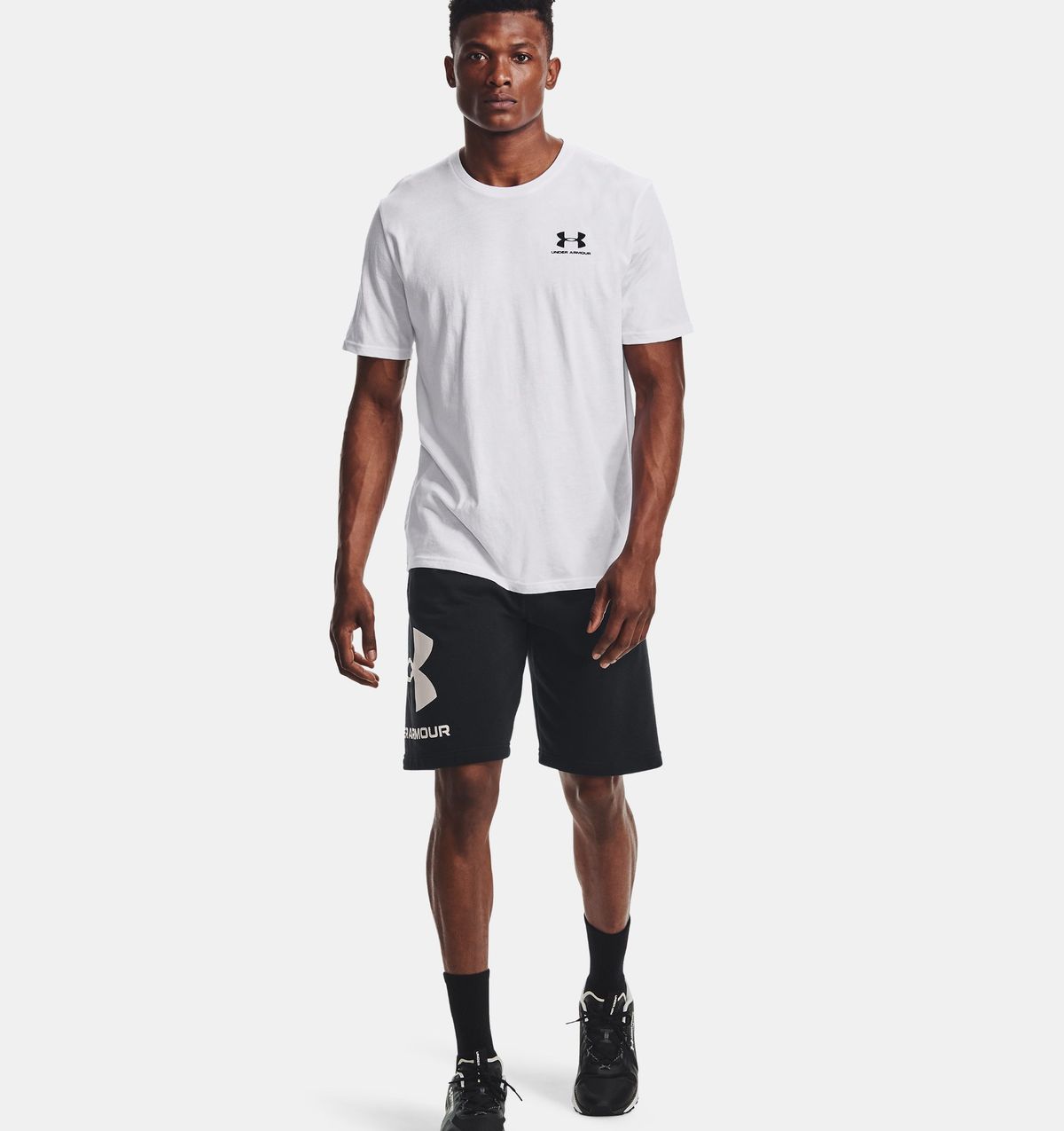 언더아머(UNDERARMOUR) 남성 UA 스포츠스타일 레프트 체스트 반팔 티셔츠 1326799-100