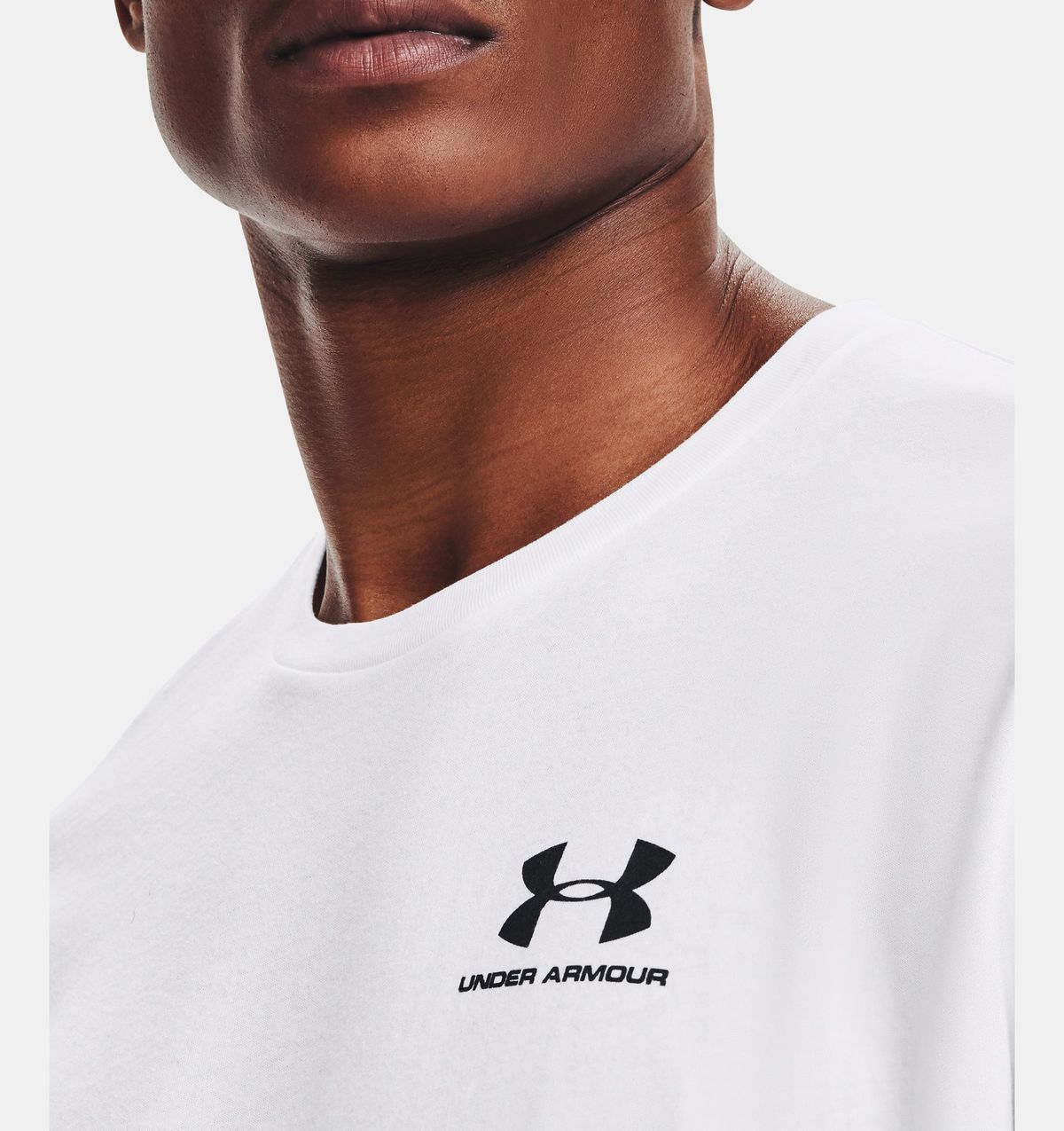 언더아머(UNDERARMOUR) 남성 UA 스포츠스타일 레프트 체스트 반팔 티셔츠 1326799-100