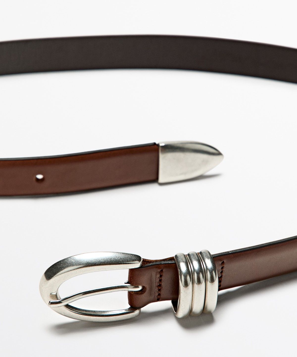마시모두띠(MASSIMO DUTTI) 메탈릭 디테일 나파 가죽 벨트