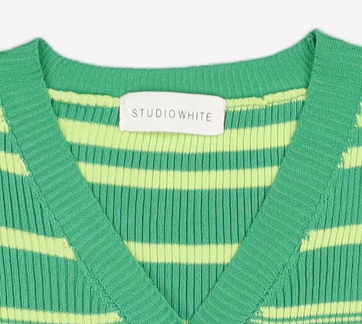 스튜디오화이트(STUDIO WHITE) 카디건 FREE