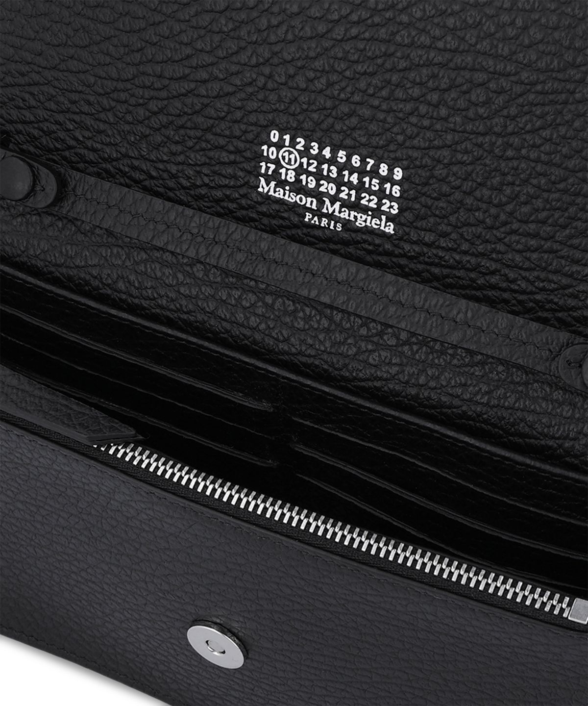 메종 마르지엘라(MAISON MARGIELA) 미디움 4 스티치 체인 지갑 - 블랙 / SA3UI0008P4455T8013