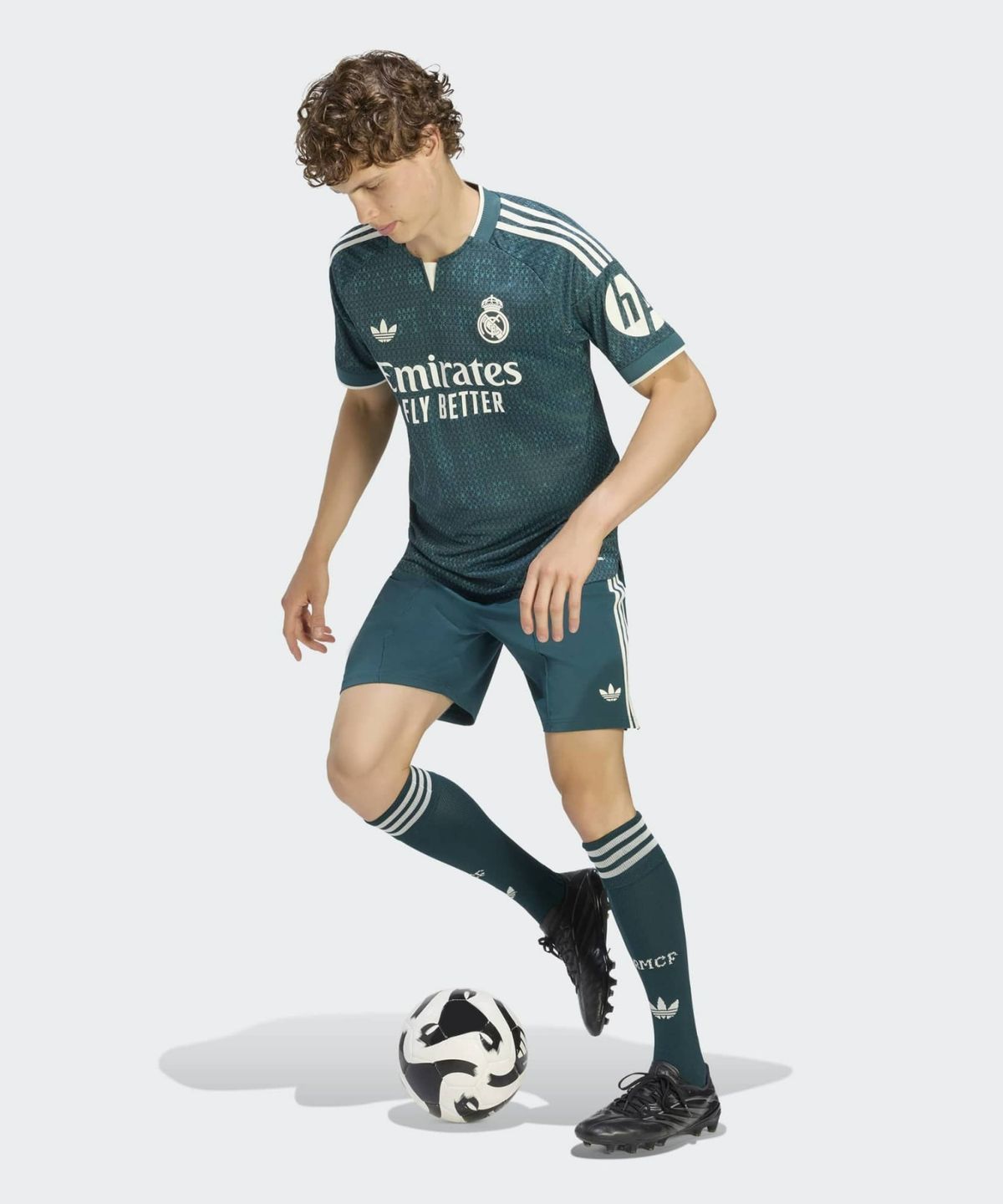 아디다스(ADIDAS) 레알 마드리드 26/27 어웨이 어센틱 저지 - 아우라아이비 / JZ7219