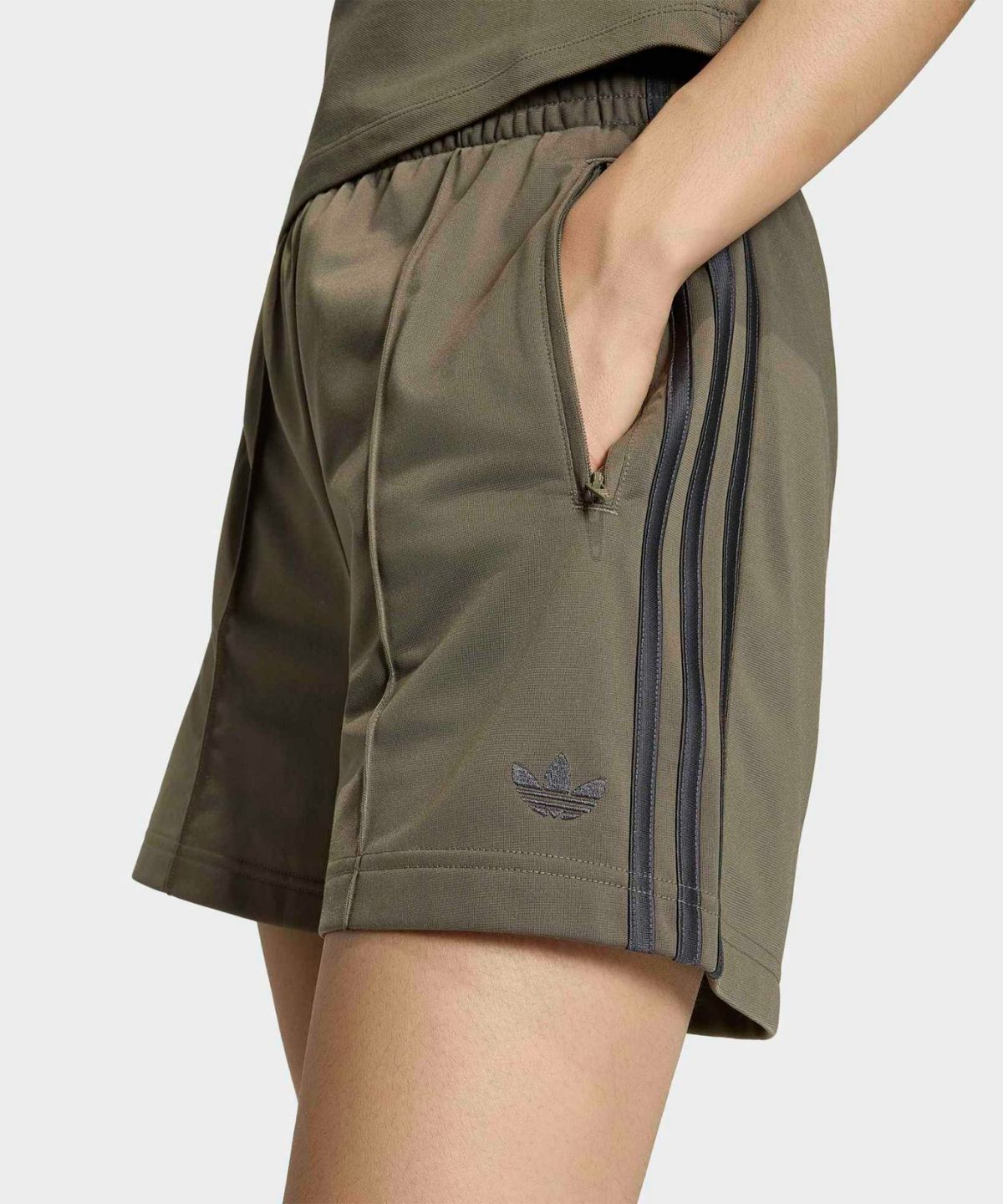 아디다스(ADIDAS) 파이어버드 클래식 숏 팬츠 - 블렌치:블랙 / KS4786