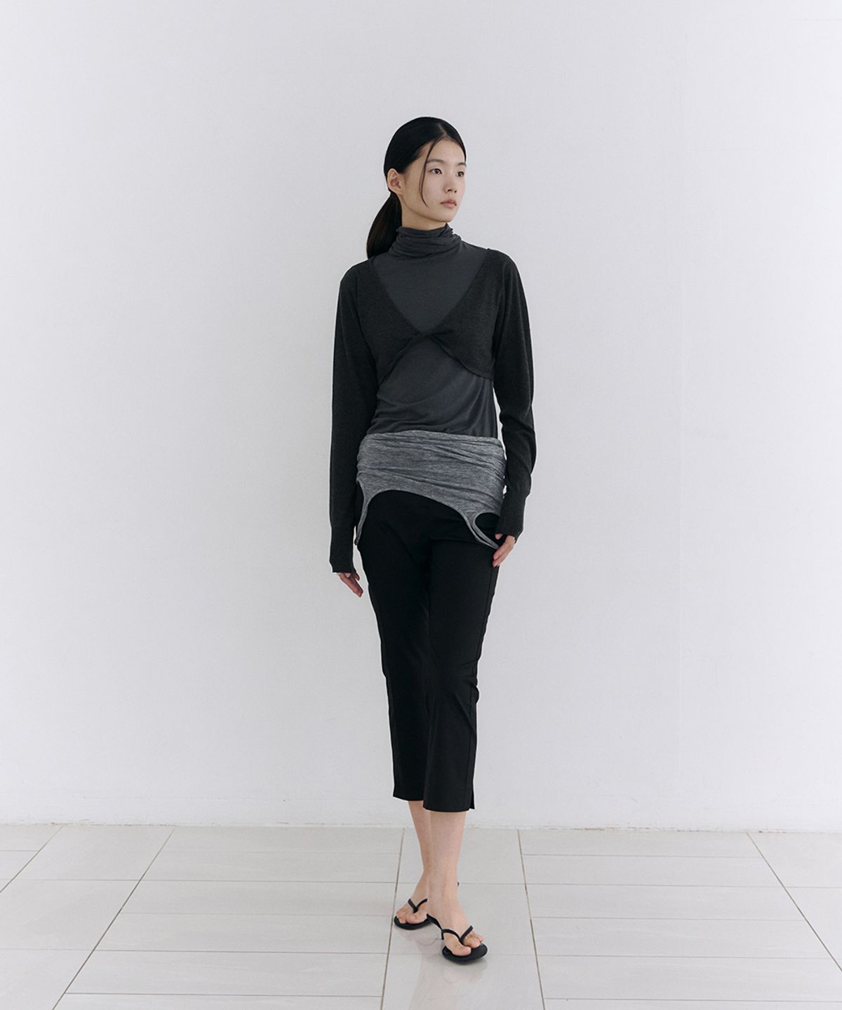 로우타이드(LOW TIDE) ESSENTIAL CAPRI PANTS [BLACK]