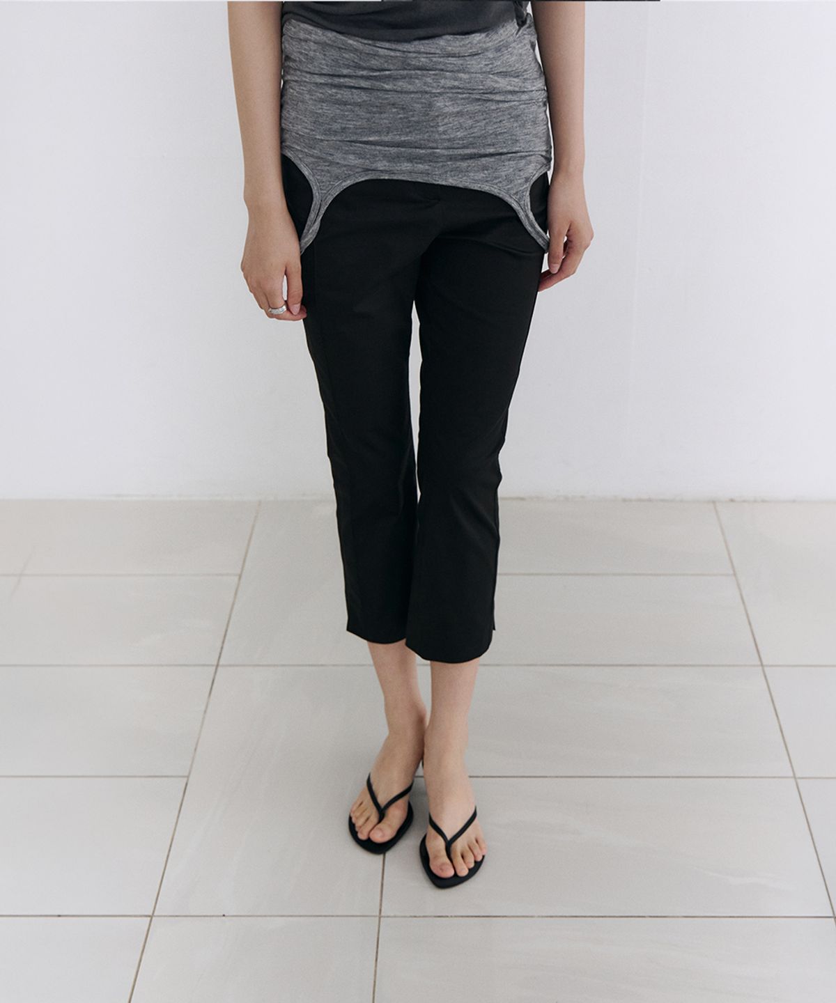 로우타이드(LOW TIDE) ESSENTIAL CAPRI PANTS [BLACK]