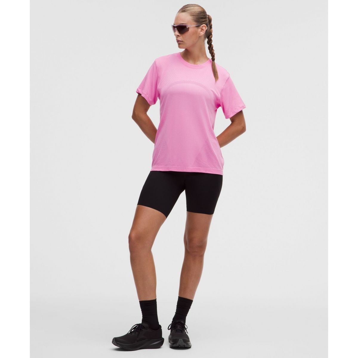 룰루레몬(LULULEMON) 스위프틀리 릴랙스드 숏슬리브 셔츠 힙 렝스 *로고  SWOT