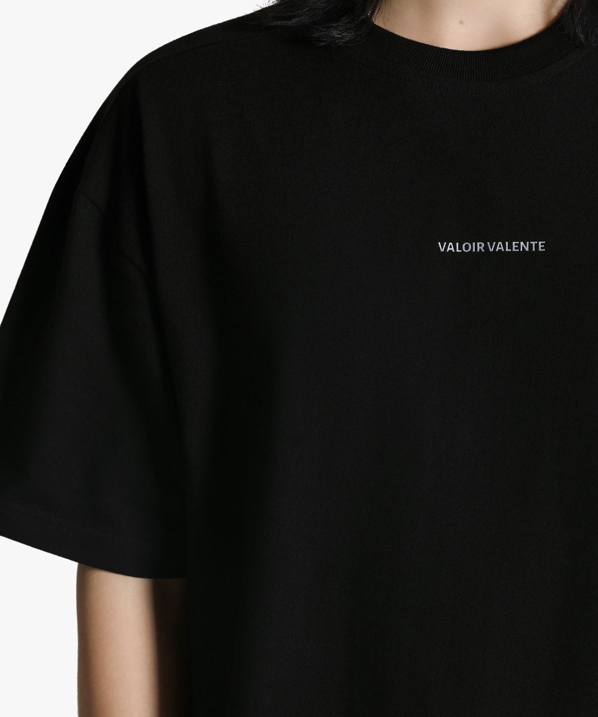 발루아발렌테(VALOIR VALENTE) 숄더 반팔 크루넥 블랙