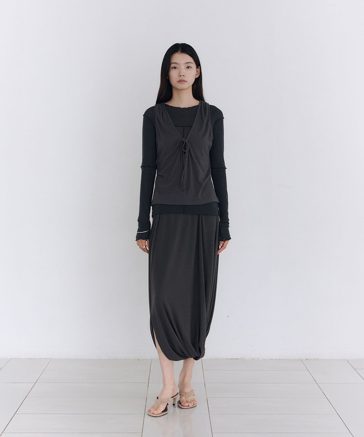 로우타이드(LOW TIDE) TWO WAY DRAPE SKIRT [CHARCOAL]