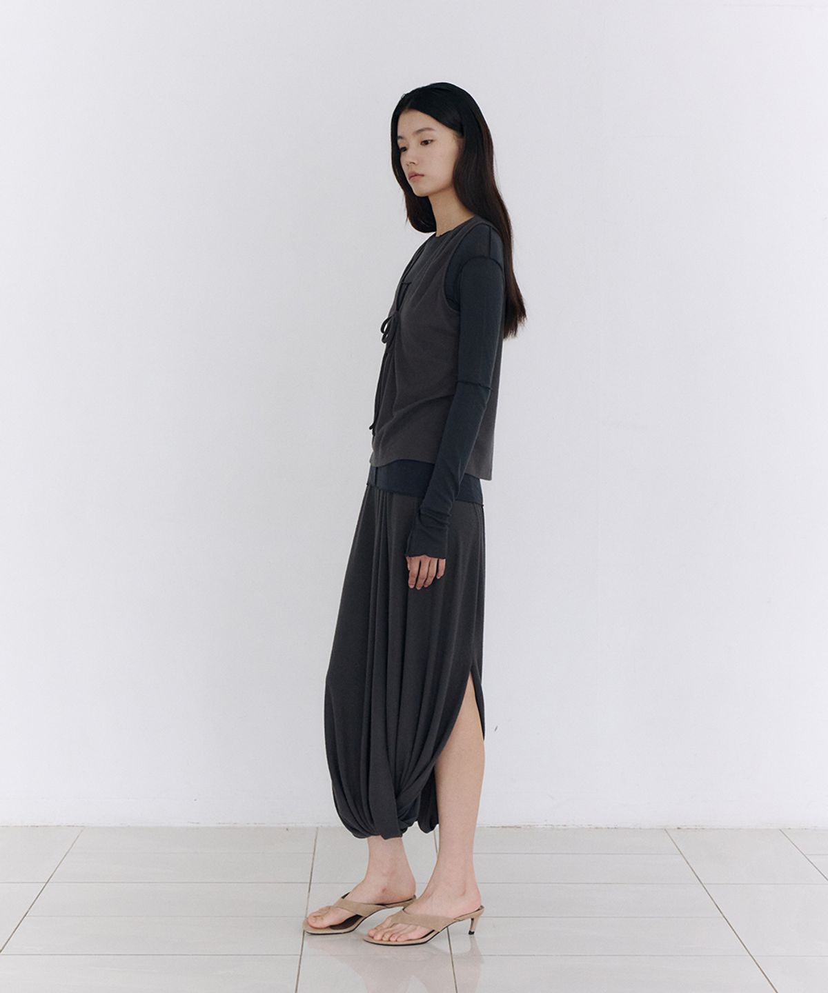 로우타이드(LOW TIDE) TWO WAY DRAPE SKIRT [CHARCOAL]