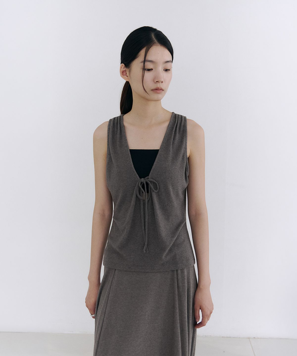 로우타이드(LOW TIDE) TIE DRAPE SLEEVELESS TOP [GREY]