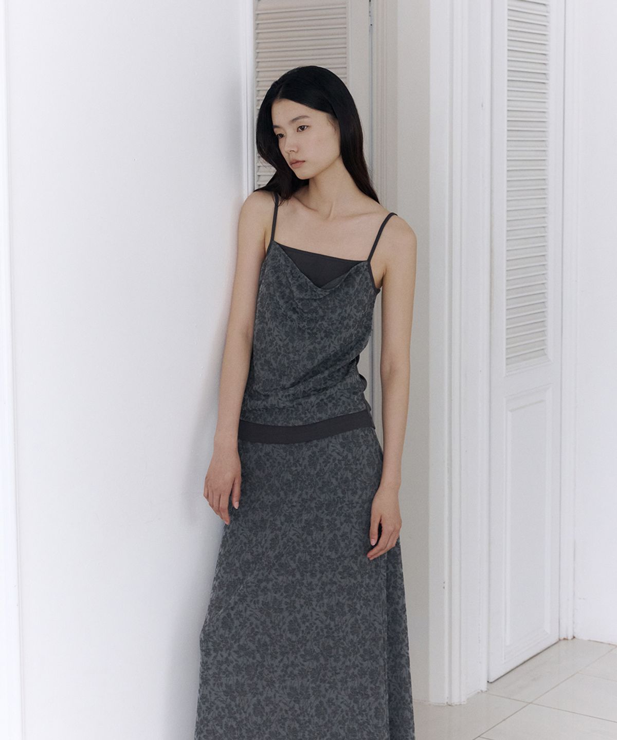 로우타이드(LOW TIDE) JACQUARD LAYERED SLEEVELESS TOP [CHARCOAL]