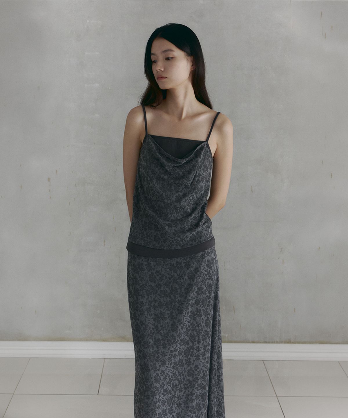 로우타이드(LOW TIDE) JACQUARD LAYERED SLEEVELESS TOP [CHARCOAL]