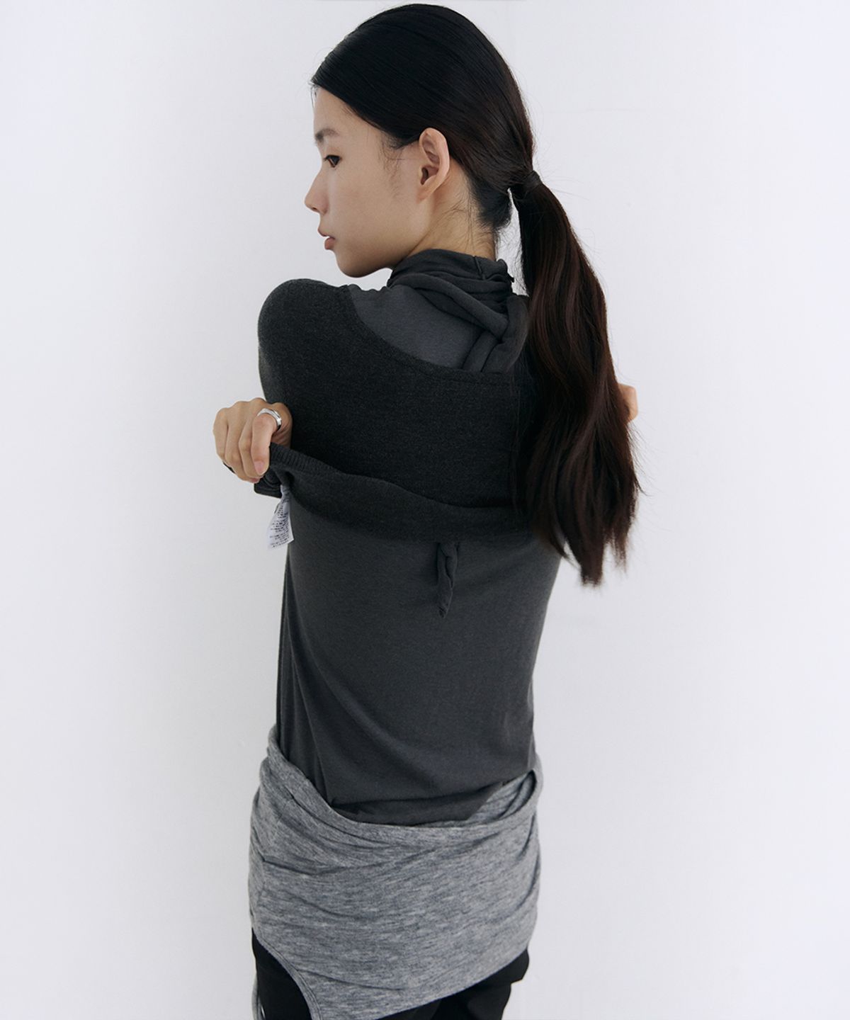 로우타이드(LOW TIDE) TIE SCARF TOP [CHARCOAL]