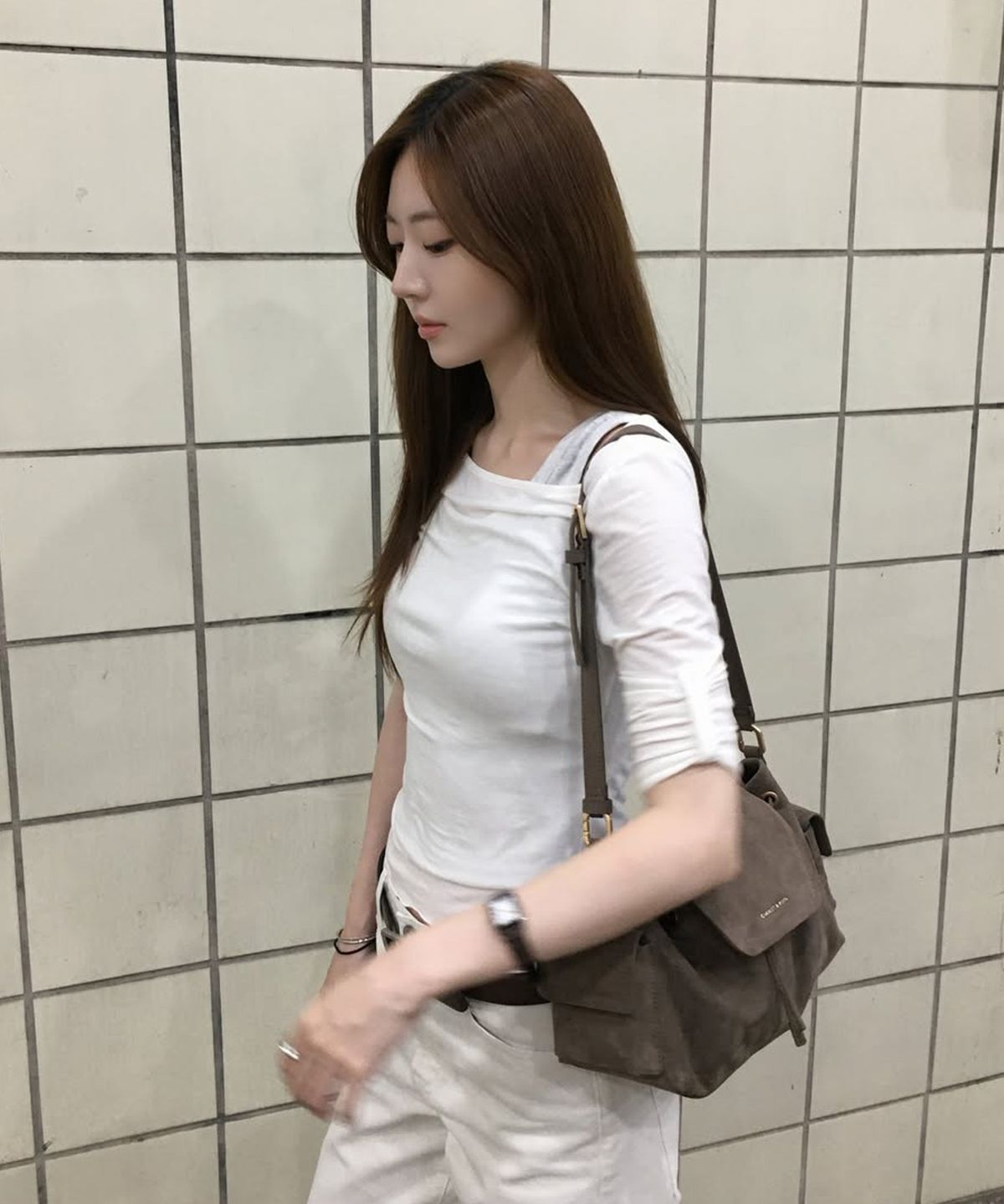 찰스앤키스(CHARLES & KEITH) 노앤 사이드 포켓 버킷백 CK2-10160273-1