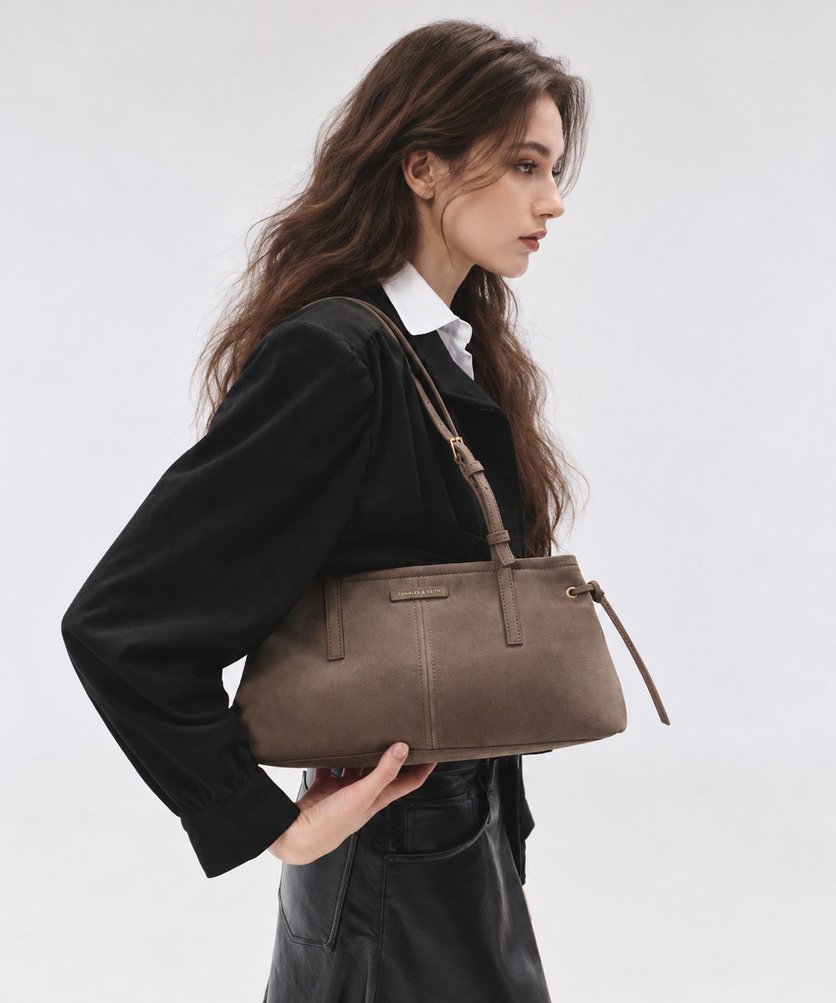 찰스앤키스(CHARLES & KEITH) 노앤 이롱게이티드 핸들 숄더백 스톤 그레이 CK2-20782673-1