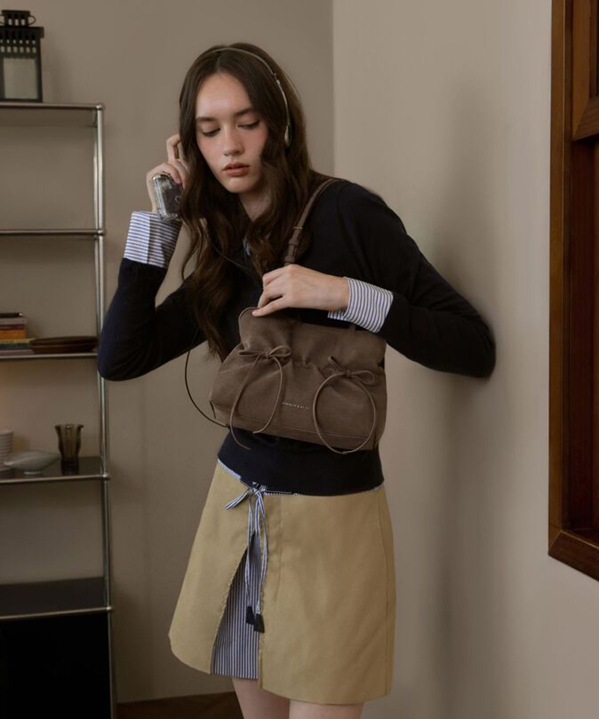 찰스앤키스(CHARLES & KEITH) 리스 셔링 보우 숄더백 스톤 그레이 CK2-20151672-1