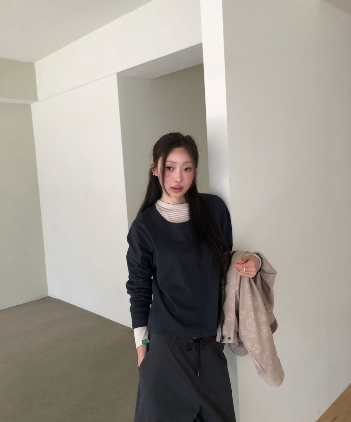 노컨텐츠(NOCONTENT) 402.플레인 포켓 티_소프트 블랙