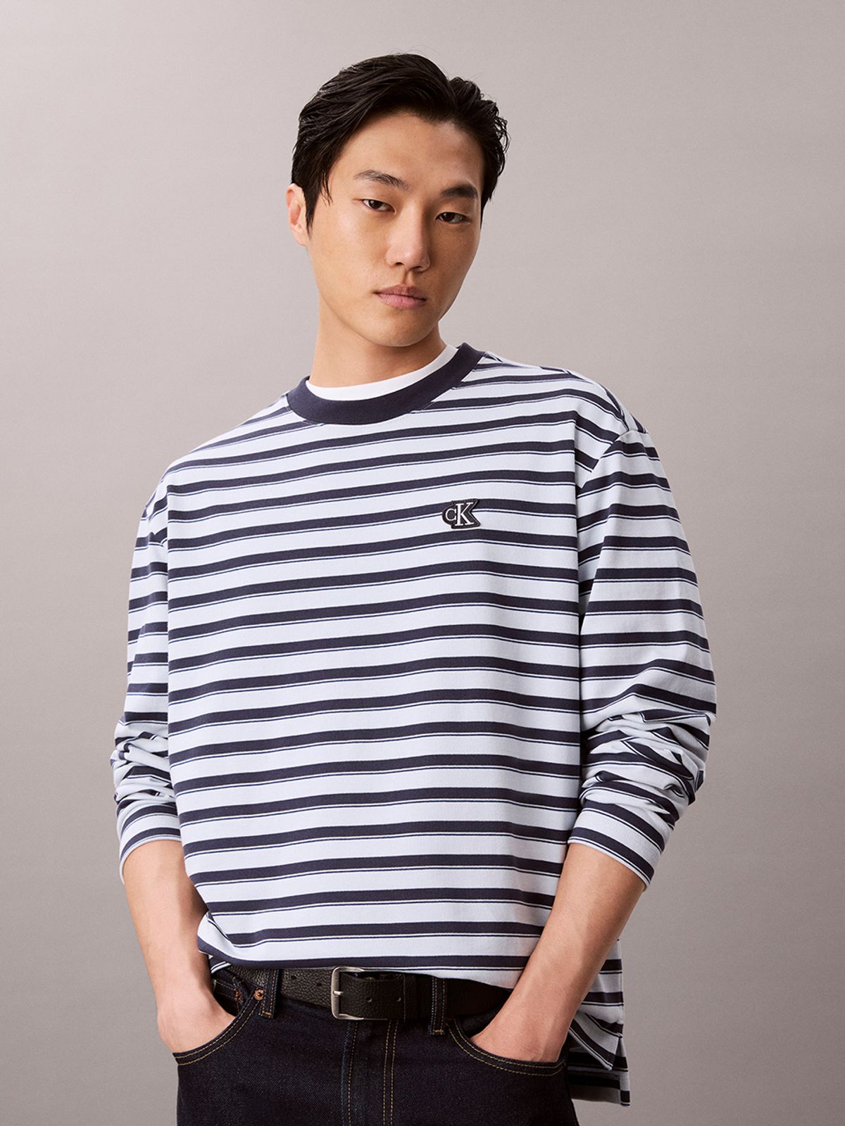 캘빈클라인 진(CALVIN KLEIN JEANS) 릴렉스 핏 300gsm 스트라이프 긴팔 티셔츠 4RH270G CIQ