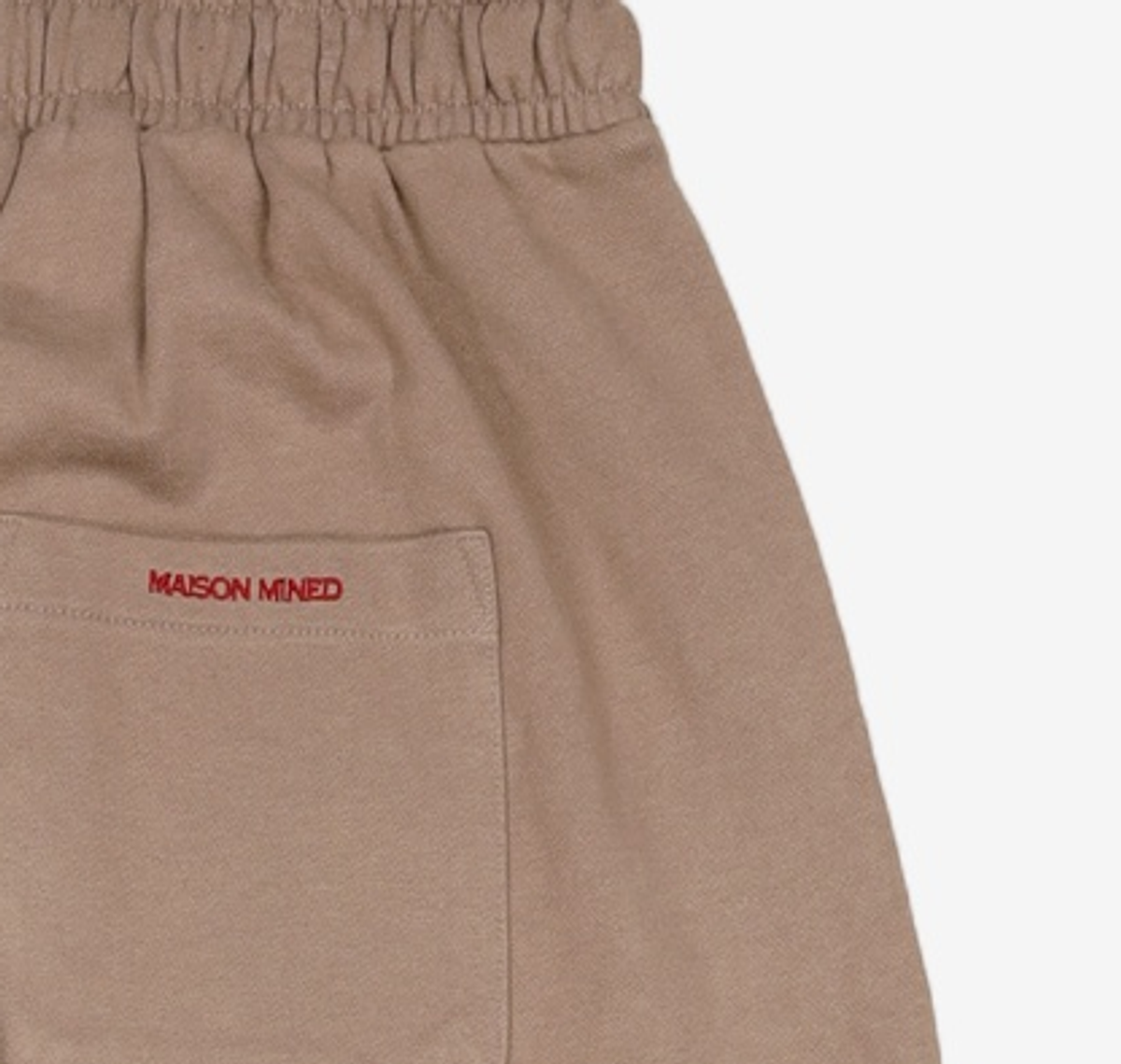 메종미네드(MAISON MINED) (THE LION KING)SMALL LOGO JOGGER PANTS DUSTY BEIGE 50