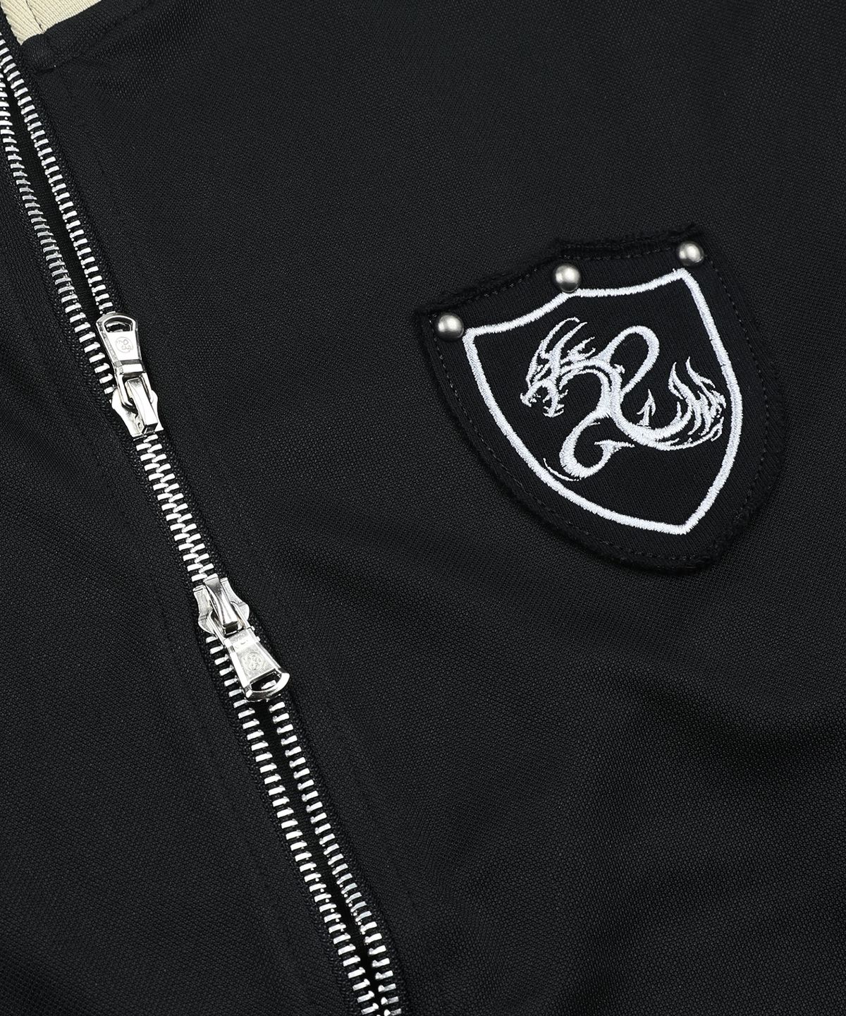 엑스톤즈(XTONZ) XJ140 슬림핏 아플리케 파이핑 트랙 집업 (BLACK)