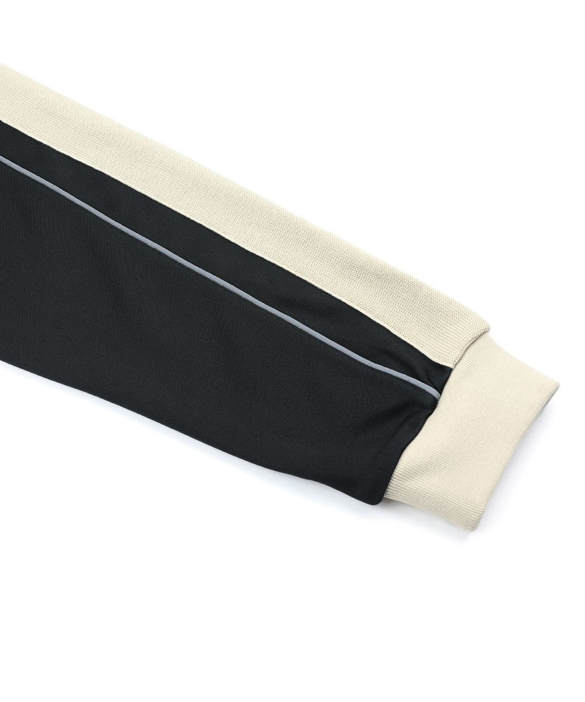 엑스톤즈(XTONZ) XJ140 슬림핏 아플리케 파이핑 트랙 집업 (BLACK)