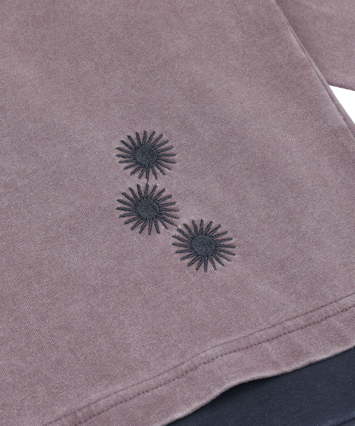 엑스톤즈(XTONZ) XTT168 더스트 워싱 레이어드 크롭 롱슬리브 (PURPLE/BROWN)