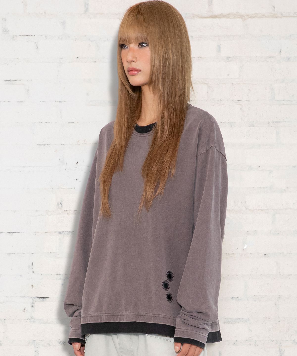 엑스톤즈(XTONZ) XTT168 더스트 워싱 레이어드 크롭 롱슬리브 (PURPLE/BROWN)