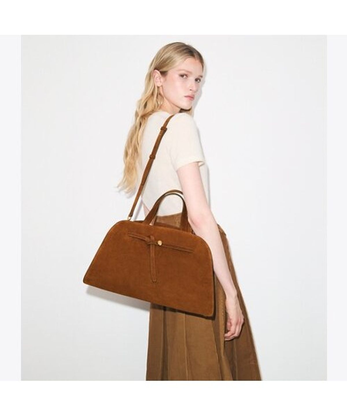 토리버치(TORYBURCH) 로미 스웨이드 바울레토 - 카라멜