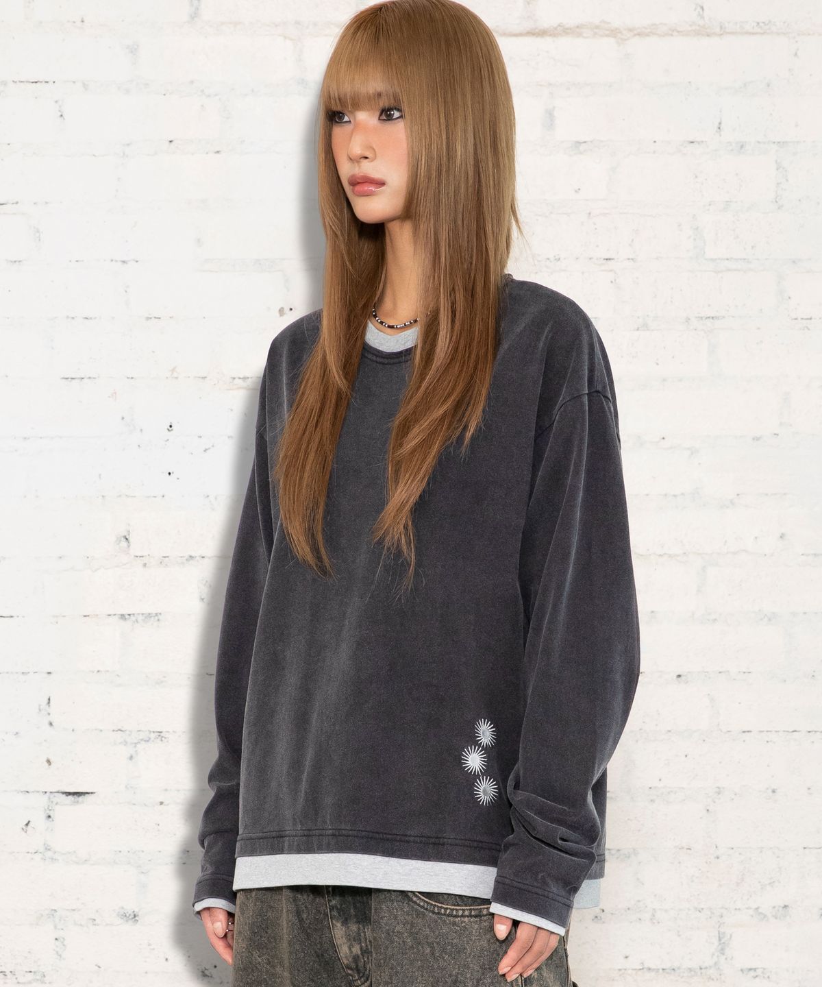 엑스톤즈(XTONZ) XTT168 더스트 워싱 레이어드 크롭 롱슬리브 (BLACK)